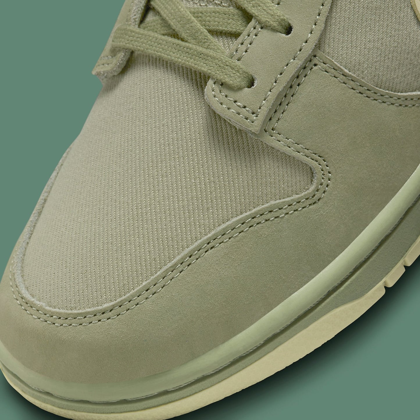 SB DUNK LOW (OIL GREEN)
