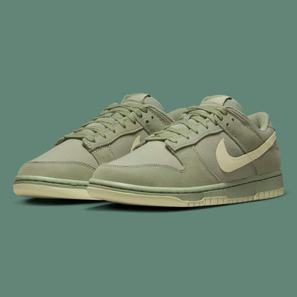 SB DUNK LOW (OIL GREEN)